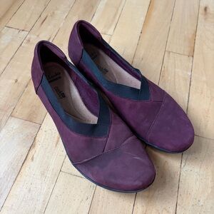 CLARKS COLLECTION WOMEN’S 9 M LEATHER ELASTIC TRIM MAROON SLIP ON SHOES leather